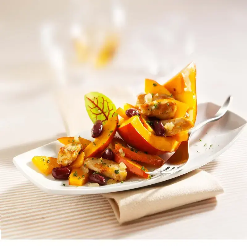 Herbstlicher Pilzsalat mit Kaninchenstreifen - ParaMediForm Herbstlicher Pilzsalat mit Kaninchenstreifen - ParaMediForm